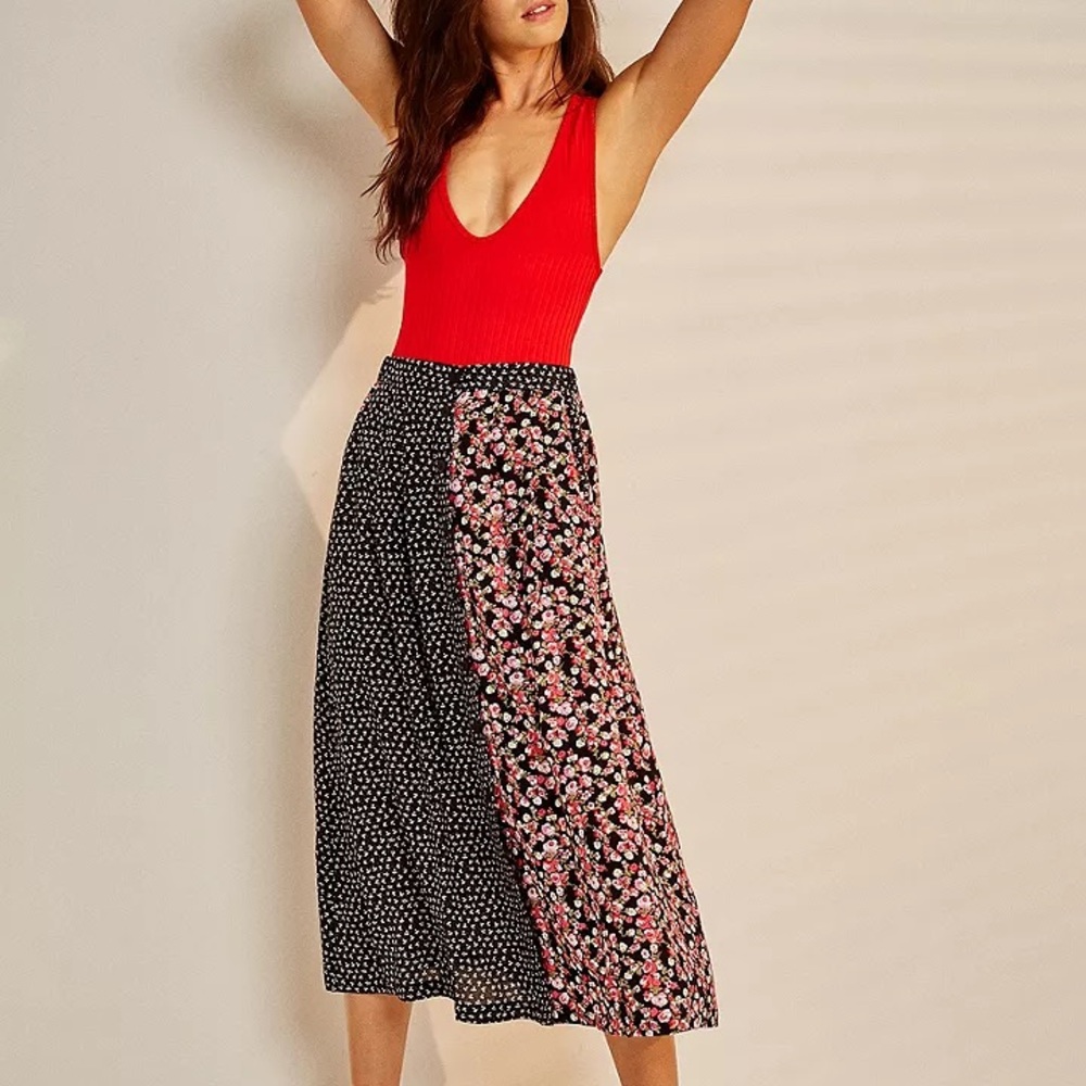 Urban Outfitters Out From Under Marley Plunging Bodysuit Medium Red Ribbed SZ M - Picture 2 of 7